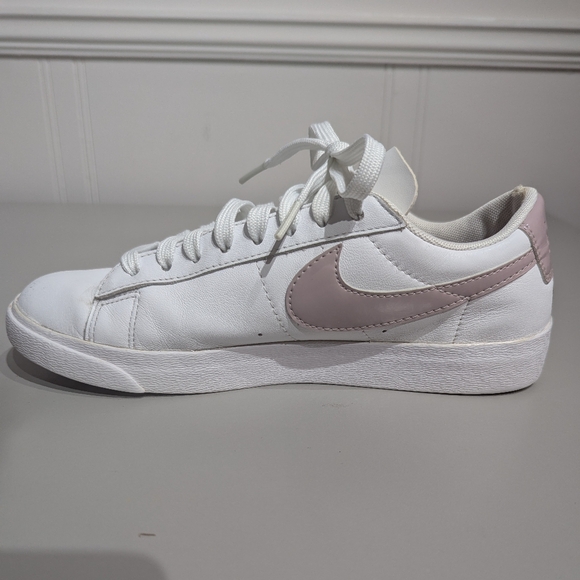 Nike Blazer Lowe LE trainer - White/Rose - size 7 women - Picture 6 of 11